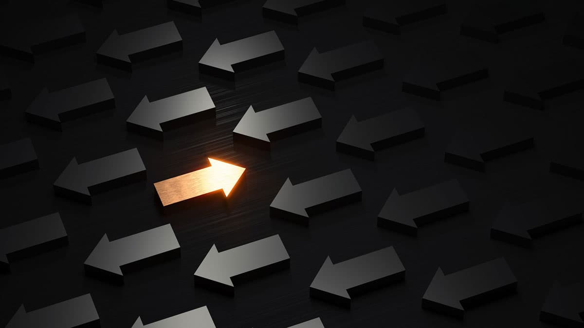 Being contrarian and right in poker
