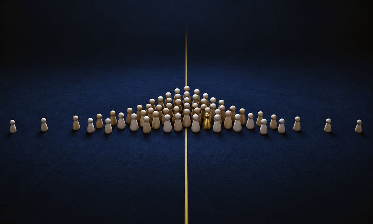 Identical wooden peg figures spread out on either side of a gold line on dark blue felt, with one gold peg in the crowd